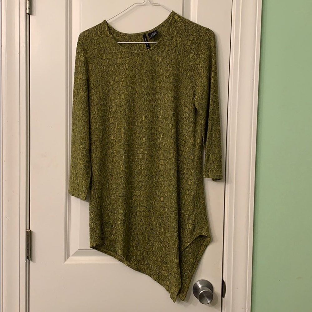 New Directions long sleeve top. Size medium.